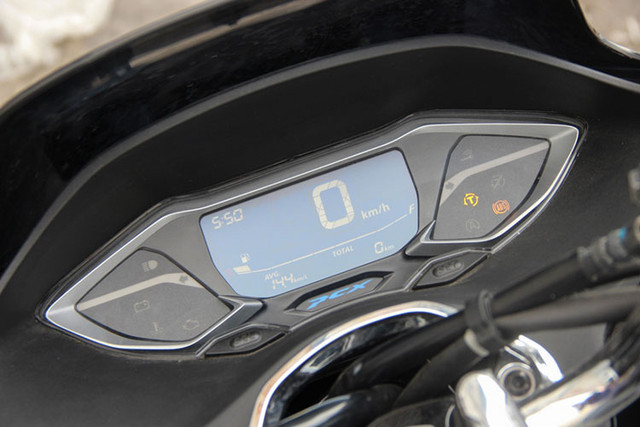 Ngắm Honda PCX 160 đầu tiên về Việt Nam giá hơn 80 triệu đồng? - Hình 4 Ngam Honda PCX 160 dau tien ve Viet Nam gia hon 80 trieu dong?-Hinh-4