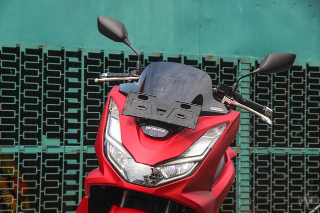 Ngắm Honda PCX 160 đầu tiên về Việt Nam giá hơn 80 triệu đồng? - Hình 3 Ngam Honda PCX 160 dau tien ve Viet Nam gia hon 80 trieu dong?-Hinh-3
