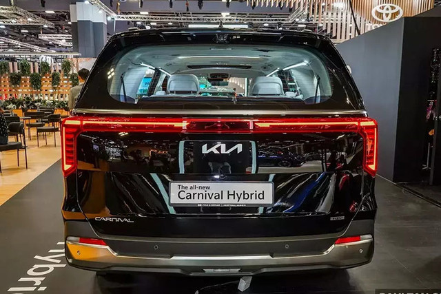 Mẫu xe MPV Kia Carnival 2024 có 3 phiên bản sắp được chào bán - Hình 3 Mau xe MPV Kia Carnival 2024 co 3 phien ban sap duoc chao ban-Hinh-3