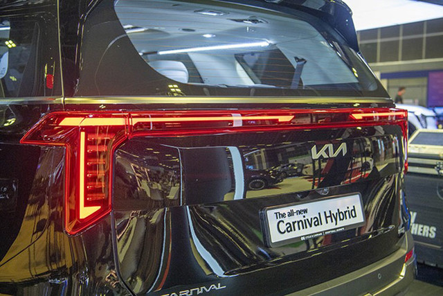 Mẫu xe MPV Kia Carnival 2024 có 3 phiên bản sắp được chào bán - Hình 5 Mau xe MPV Kia Carnival 2024 co 3 phien ban sap duoc chao ban-Hinh-5