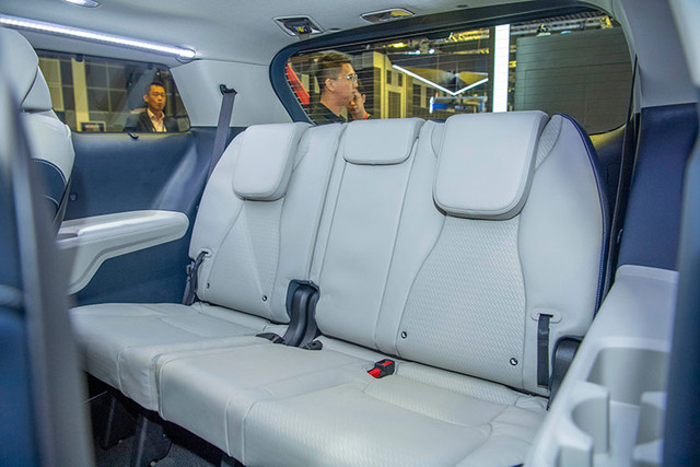 Mẫu xe MPV Kia Carnival 2024 có 3 phiên bản sắp được chào bán - Hình 9 Mau xe MPV Kia Carnival 2024 co 3 phien ban sap duoc chao ban-Hinh-9