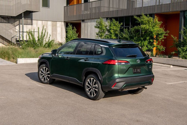 Toyota Corolla Cross 2023 tăng giá tới 19 triệu những ngày cận Tết - Hình 2 Toyota Corolla Cross 2023 tang gia toi 19 trieu nhung ngay can Tet-Hinh-2