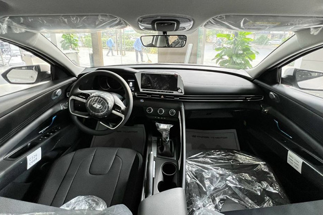 Giá xe Hyundai Elantra đang rẻ ngang Accent - Hình 4 Gia xe Hyundai Elantra dang re ngang Accent-Hinh-4