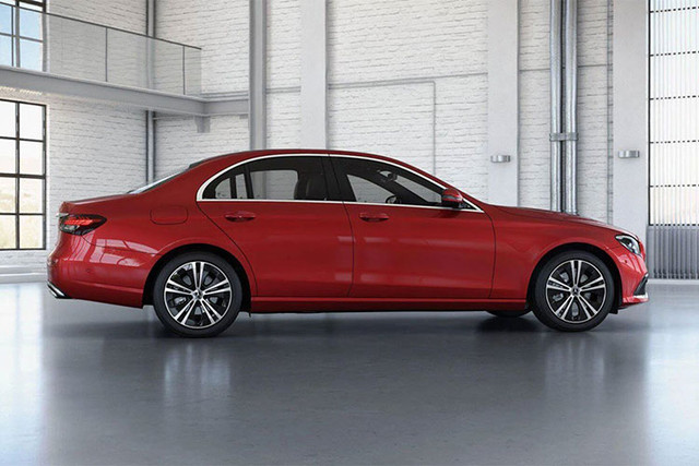 Siêu xe Mercedes-Benz E180 2021 ra mắt giá hơn 2 tỷ đồng - Hình 2 Sieu xe Mercedes-Benz E180 2021 ra mat gia hon 2 ty dong-Hinh-2