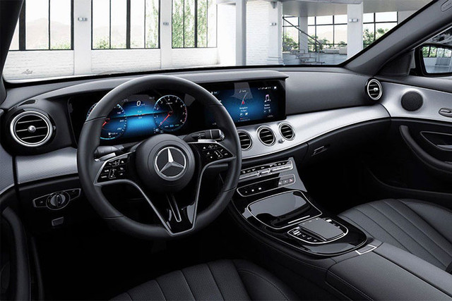 Siêu xe Mercedes-Benz E180 2021 ra mắt giá hơn 2 tỷ đồng - Hình 3 Sieu xe Mercedes-Benz E180 2021 ra mat gia hon 2 ty dong-Hinh-3