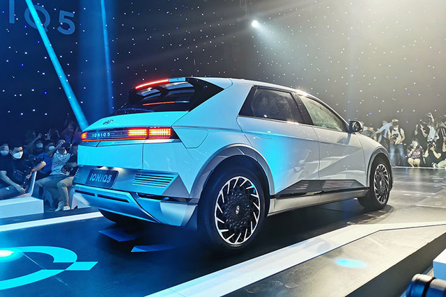 Chi tiết Hyundai Ioniq 5 chạy điện vừa ra mắt tại Việt Nam - Hình 2 Chi tiet Hyundai Ioniq 5 chay dien vua ra mat tai Viet Nam-Hinh-2