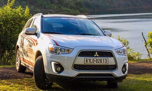 Hon 900 xe Mitsubishi Outlander Sport dinh loi o Viet Nam