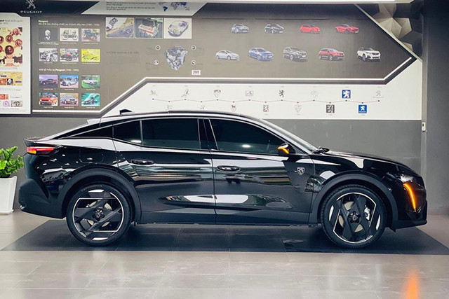 Peugeot 408 được tăng giá bán 20 triệu đồng - Hình 2 Peugeot 408 duoc tang gia ban 20 trieu dong-Hinh-2