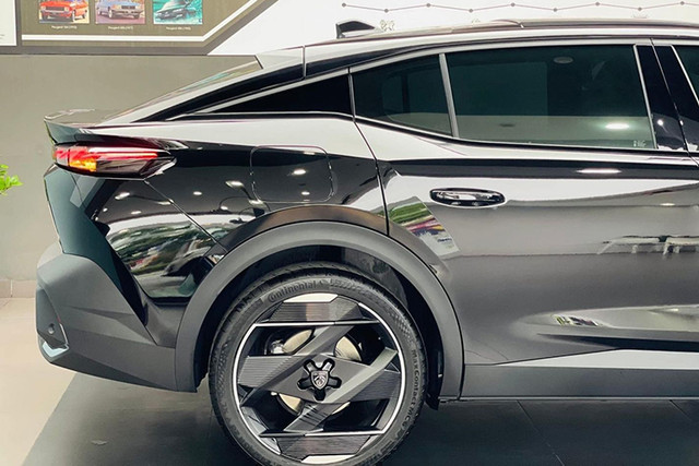 Peugeot 408 được tăng giá bán 20 triệu đồng - Hình 4 Peugeot 408 duoc tang gia ban 20 trieu dong-Hinh-4