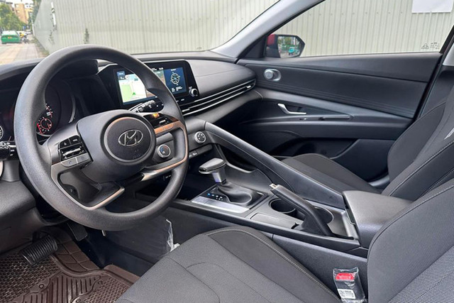 Hyundai Elantra sản xuất 2023 được đại lý áp mã giảm giá 125 triệu - Hình 3 Hyundai Elantra san xuat 2023 duoc dai ly ap ma giam gia 125 trieu-Hinh-3