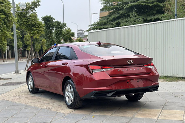 Hyundai Elantra sản xuất 2023 được đại lý áp mã giảm giá 125 triệu - Hình 2 Hyundai Elantra san xuat 2023 duoc dai ly ap ma giam gia 125 trieu-Hinh-2