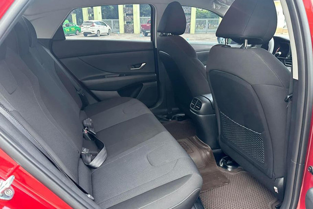 Hyundai Elantra sản xuất 2023 được đại lý áp mã giảm giá 125 triệu - Hình 4 Hyundai Elantra san xuat 2023 duoc dai ly ap ma giam gia 125 trieu-Hinh-4