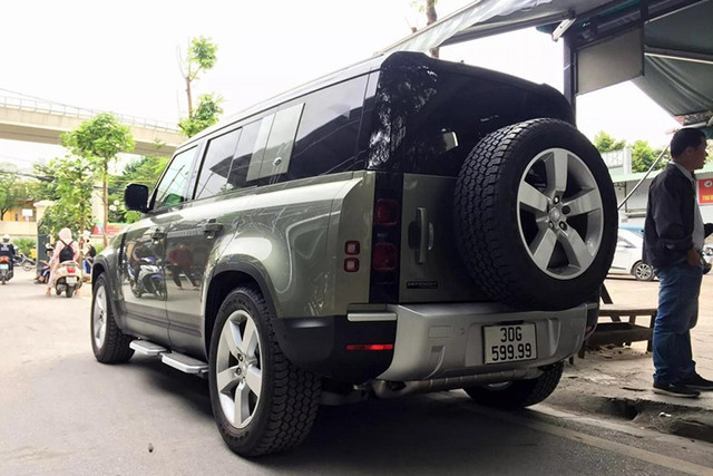 Đại gia Hà Nội chi hơn 5,3 tỷ mua Land Rover Defender trúng biển tứ quý 9 - Hình 2 Dai gia Ha Noi chi hon 5,3 ty mua Land Rover Defender trung bien tu quy 9-Hinh-2