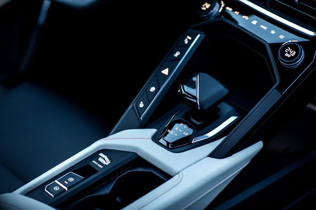 Lynk & Co 06 2024 sẽ trở thành "tân binh" phân khúc SUV cỡ B - Hình 10 Lynk & Co 06 2024 se tro thanh