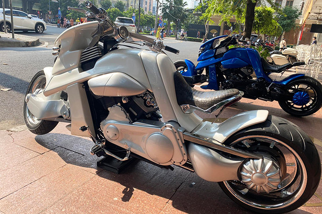 Cặp vợ chồng sở hữu đôi "quái thú" V-Rex Travertson gần 4 tỷ ở Sài Gòn - Hình 5 Cap vo chong so huu doi