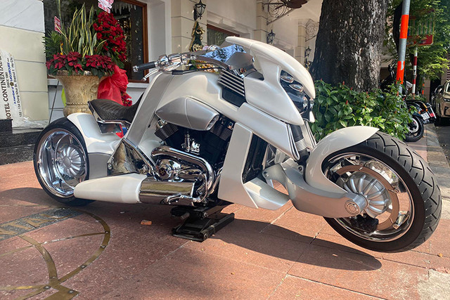 Cặp vợ chồng sở hữu đôi "quái thú" V-Rex Travertson gần 4 tỷ ở Sài Gòn - Hình 7 Cap vo chong so huu doi