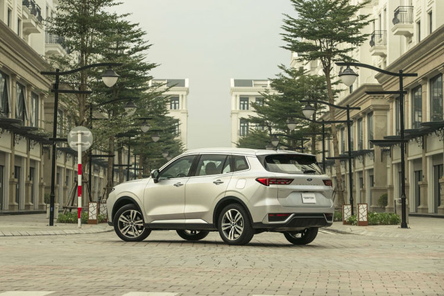 Ford Territory 2023 thừa sức 'đấu' mọi đối thủ - Hình 2 Ford Territory 2023 thua suc 'dau' moi doi thu-Hinh-2
