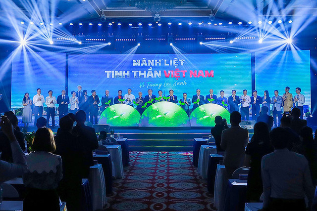 Người mua ô tô điện VinFast được miễn phí sạc pin và gửi xe từ ngày 1/7 Nguoi mua o to dien VinFast duoc mien phi sac pin va gui xe tu ngay 1/7