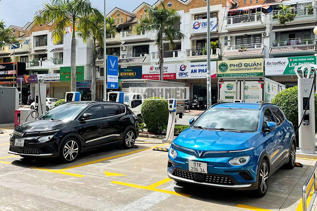 Người mua ô tô điện VinFast được miễn phí sạc pin và gửi xe từ ngày 1/7 - Hình 3 Nguoi mua o to dien VinFast duoc mien phi sac pin va gui xe tu ngay 1/7-Hinh-3
