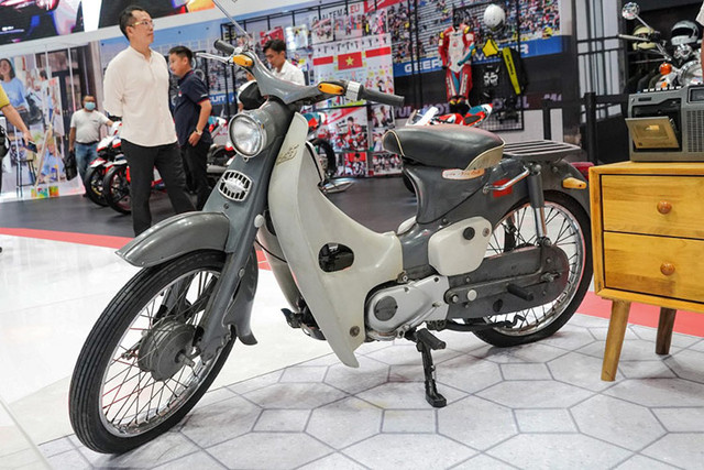 Ngắm Honda Super Cub C100 – thế hệ đầu tiên Ngam Honda Super Cub C100 – the he dau tien