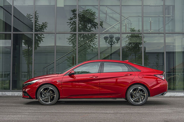 Cận cảnh Hyundai Elantra 2023, cao nhất 799 triệu đồng - Hình 2 Can canh Hyundai Elantra 2023, cao nhat 799 trieu dong-Hinh-2