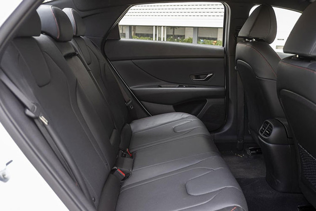Cận cảnh Hyundai Elantra 2023, cao nhất 799 triệu đồng - Hình 11 Can canh Hyundai Elantra 2023, cao nhat 799 trieu dong-Hinh-11