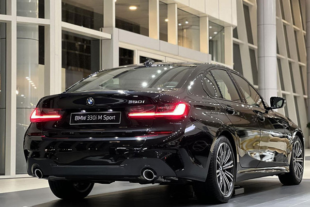 Cận cảnh xe BMW 3-Series lắp ráp Việt Nam, rẻ hơn nhập tới 770 triệu đồng - Hình 3 Can canh xe BMW 3-Series lap rap Viet Nam, re hon nhap toi 770 trieu dong-Hinh-3