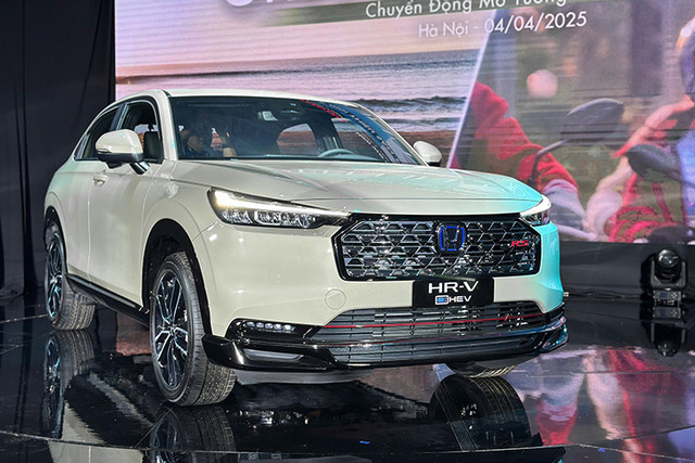 Mẫu xe hybrid bán chạy nhất tháng 3/2025 gọi tên Suzuki XL7 - Hình 3 Mau xe hybrid ban chay nhat thang 3/2025 goi ten Suzuki XL7-Hinh-3