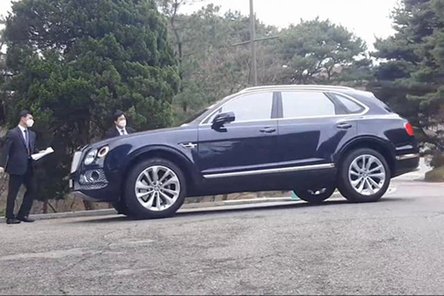 Can canh dan xe sang cua sao Han du dam cuoi Hyun Bin va Son Ye Jin-Hinh-4