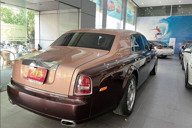 Rolls-Royce Phantom Lửa thiêng được ngân hàng giảm đến 11 tỷ đồng - Hình 2 Rolls-Royce Phantom Lua thieng duoc ngan hang giam den 11 ty dong-Hinh-2