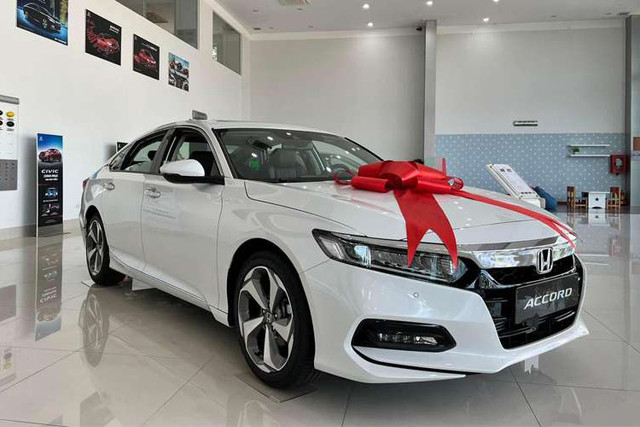 Ôtô nhập khẩu đua giảm giá, "đấu" xe sản xuất lắp ráp trong nước Oto nhap khau dua giam gia,