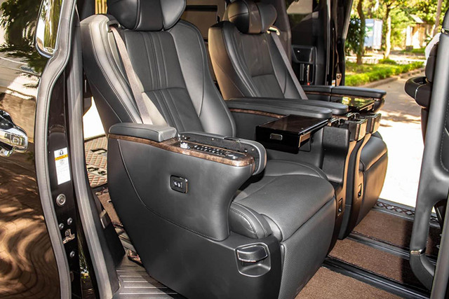 Toyota Alphard chay 1 nam gia con 3,5 ty dong-Hinh-7
