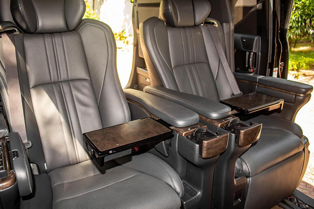 Toyota Alphard chay 1 nam gia con 3,5 ty dong-Hinh-8
