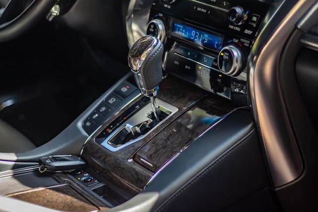 Toyota Alphard chay 1 nam gia con 3,5 ty dong-Hinh-9