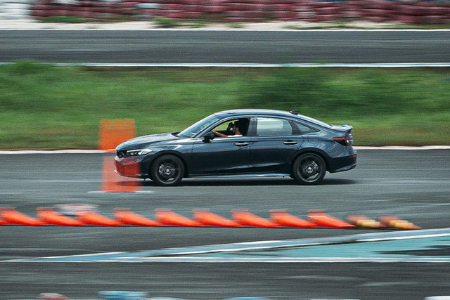 Honda Civic 2025 mới từ 789 triệu vẫn vượt trội hơn đối thủ - Hình 8 Honda Civic 2025 moi tu 789 trieu van vuot troi hon doi thu-Hinh-8