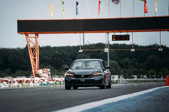 Honda Civic 2025 mới từ 789 triệu vẫn vượt trội hơn đối thủ - Hình 5 Honda Civic 2025 moi tu 789 trieu van vuot troi hon doi thu-Hinh-5