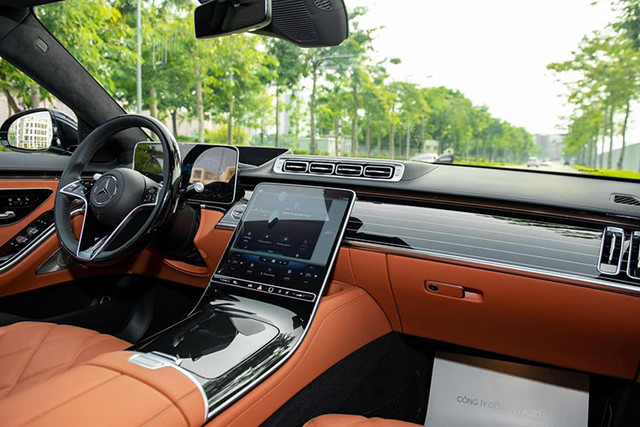 Cận cảnh xe siêu sang Mercedes-Maybach S580 16 tỷ ở Hà Nội - Hình 6 Can canh xe sieu sang Mercedes-Maybach S580 16 ty o Ha Noi-Hinh-6