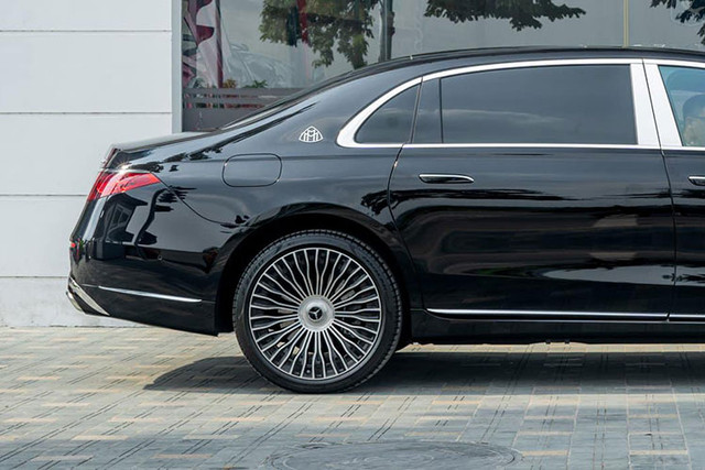 Cận cảnh xe siêu sang Mercedes-Maybach S580 16 tỷ ở Hà Nội - Hình 5 Can canh xe sieu sang Mercedes-Maybach S580 16 ty o Ha Noi-Hinh-5