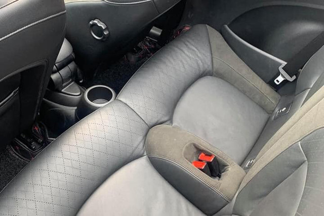 Xe MINI Cooper dùng 4 năm lỗ chỉ 500 triệu đồng - Hình 6 Xe MINI Cooper dung 4 nam lo chi 500 trieu dong-Hinh-6