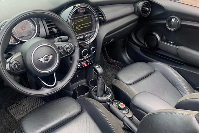 Xe MINI Cooper dùng 4 năm lỗ chỉ 500 triệu đồng - Hình 4 Xe MINI Cooper dung 4 nam lo chi 500 trieu dong-Hinh-4