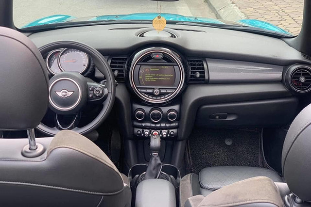 Xe MINI Cooper dùng 4 năm lỗ chỉ 500 triệu đồng - Hình 5 Xe MINI Cooper dung 4 nam lo chi 500 trieu dong-Hinh-5