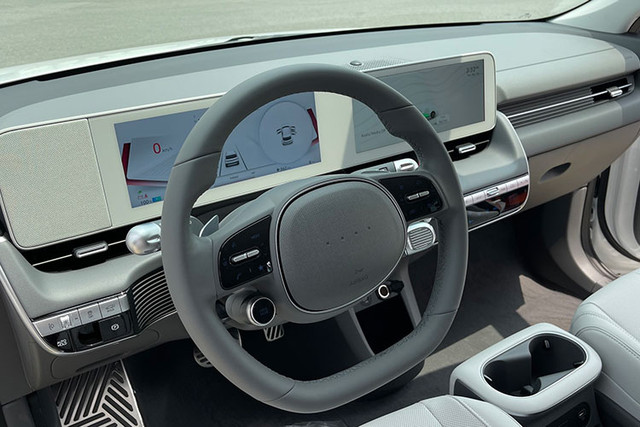 Cận cảnh Hyundai Ioniq 5 chạy điện gần 2 tỷ của đại gia miền Tây - Hình 7 Can canh Hyundai Ioniq 5 chay dien gan 2 ty cua dai gia mien Tay-Hinh-7