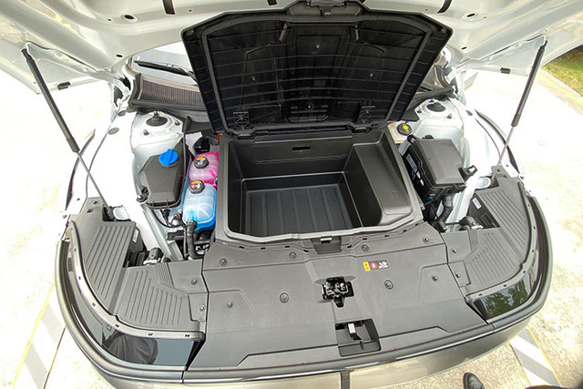 Cận cảnh Hyundai Ioniq 5 chạy điện gần 2 tỷ của đại gia miền Tây - Hình 6 Can canh Hyundai Ioniq 5 chay dien gan 2 ty cua dai gia mien Tay-Hinh-6