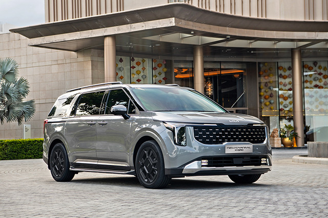 Cận cạnh Kia New Carnival Hybrid 2025 giá 1,849 tỷ Can canh Kia New Carnival Hybrid 2025 gia 1,849 ty