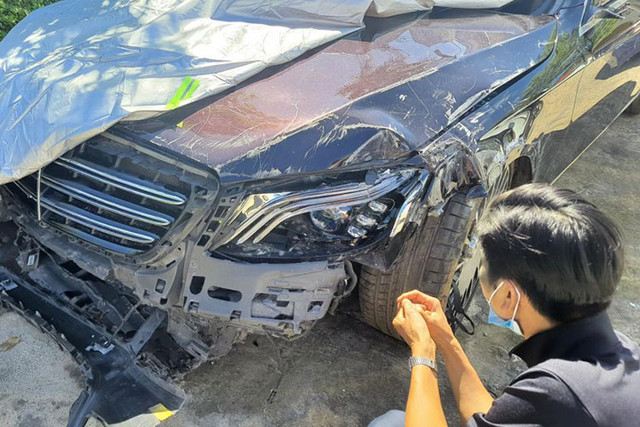 Mercedes-Benz S450 bị tai nạn của đại gia Bình Dương rao bán 2 tỷ - Hình 3 Mercedes-Benz S450 bi tai nan cua dai gia Binh Duong rao ban 2 ty-Hinh-3