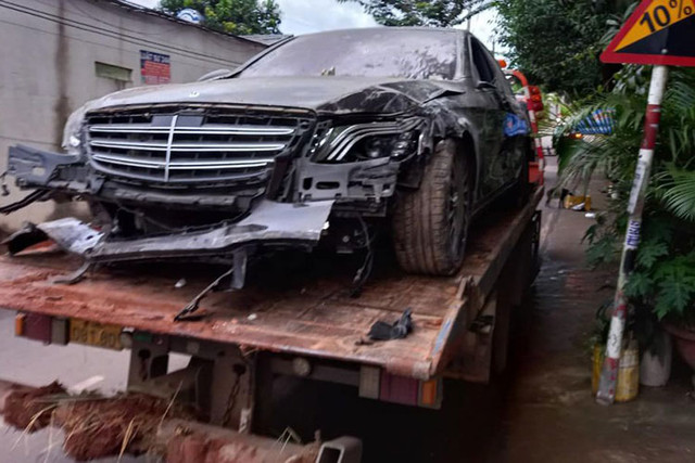 Mercedes-Benz S450 bị tai nạn của đại gia Bình Dương rao bán 2 tỷ - Hình 9 Mercedes-Benz S450 bi tai nan cua dai gia Binh Duong rao ban 2 ty-Hinh-9