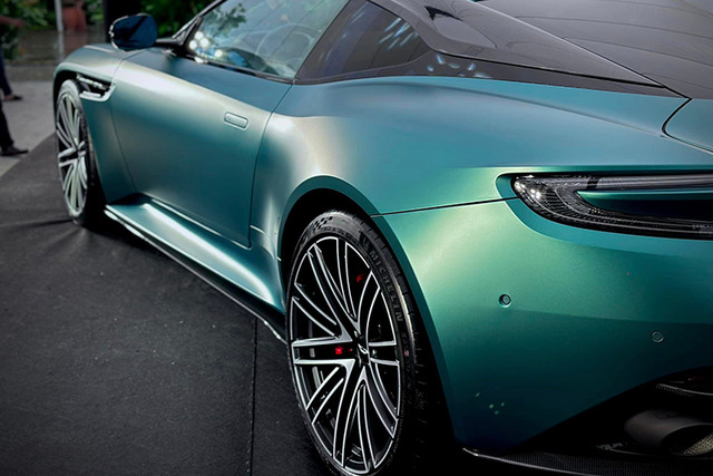 Xem sieu xe Aston Martin DB12 gan 20 ty dong-Hinh-3