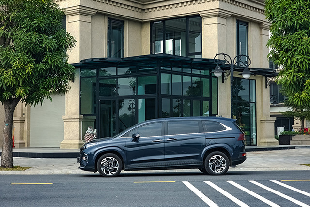 Chi tiết MPV Hyundai Custin - Hình 3 Chi tiet MPV Hyundai Custin-Hinh-3