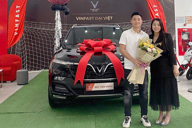 Không chỉ có tới 4 con số 8, theo giới luận biển số xe, chiếc biển số xe SUV Vinfast Lux SA 2.0 của Bùi Tiến Dũng còn có 2 số cuối là 83 mang ý nghĩa là “phát tài".