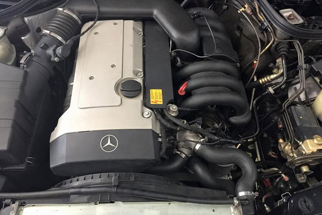 Đại gia Đặng Lê Nguyên Vũ tậu Mercedes-Benz 280E độc nhất Việt Nam - Hình 8 Dai gia Dang Le Nguyen Vu tau Mercedes-Benz 280E doc nhat Viet Nam-Hinh-8
